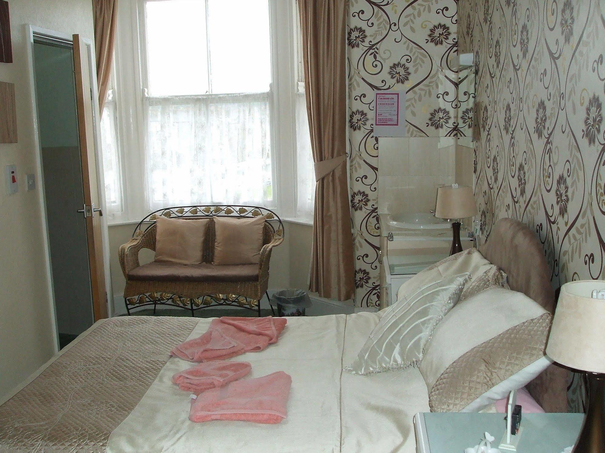 The Arran Hotel Scarborough Bagian luar foto