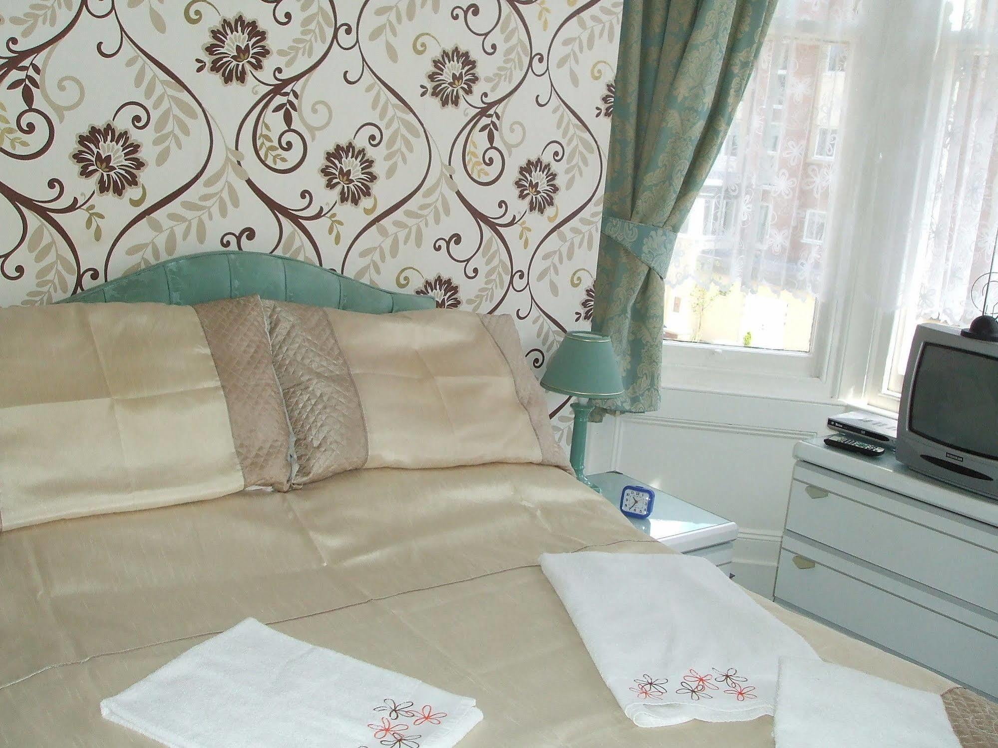 The Arran Hotel Scarborough Bagian luar foto