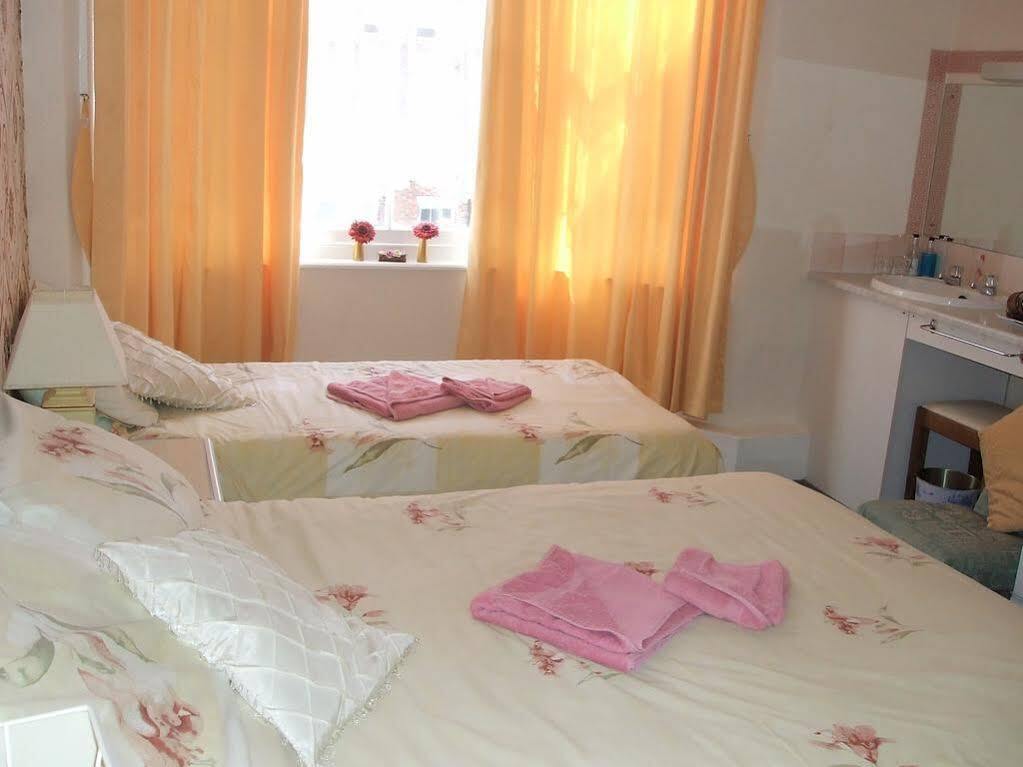The Arran Hotel Scarborough Bagian luar foto